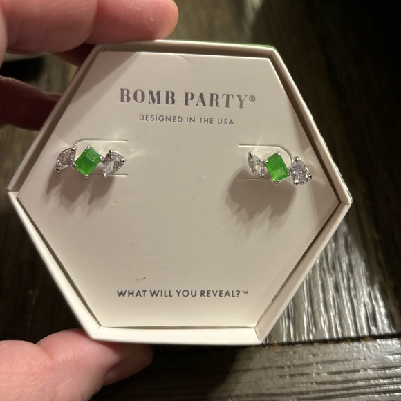 NIB NWT Bombparty August 2023 earrings - Picture 2 of 3